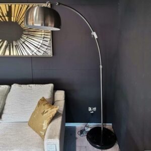 Lampada da terra ad arco